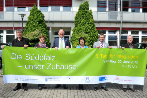Die Veranstalter des Tages der Integration 2013 mit Schirmherr