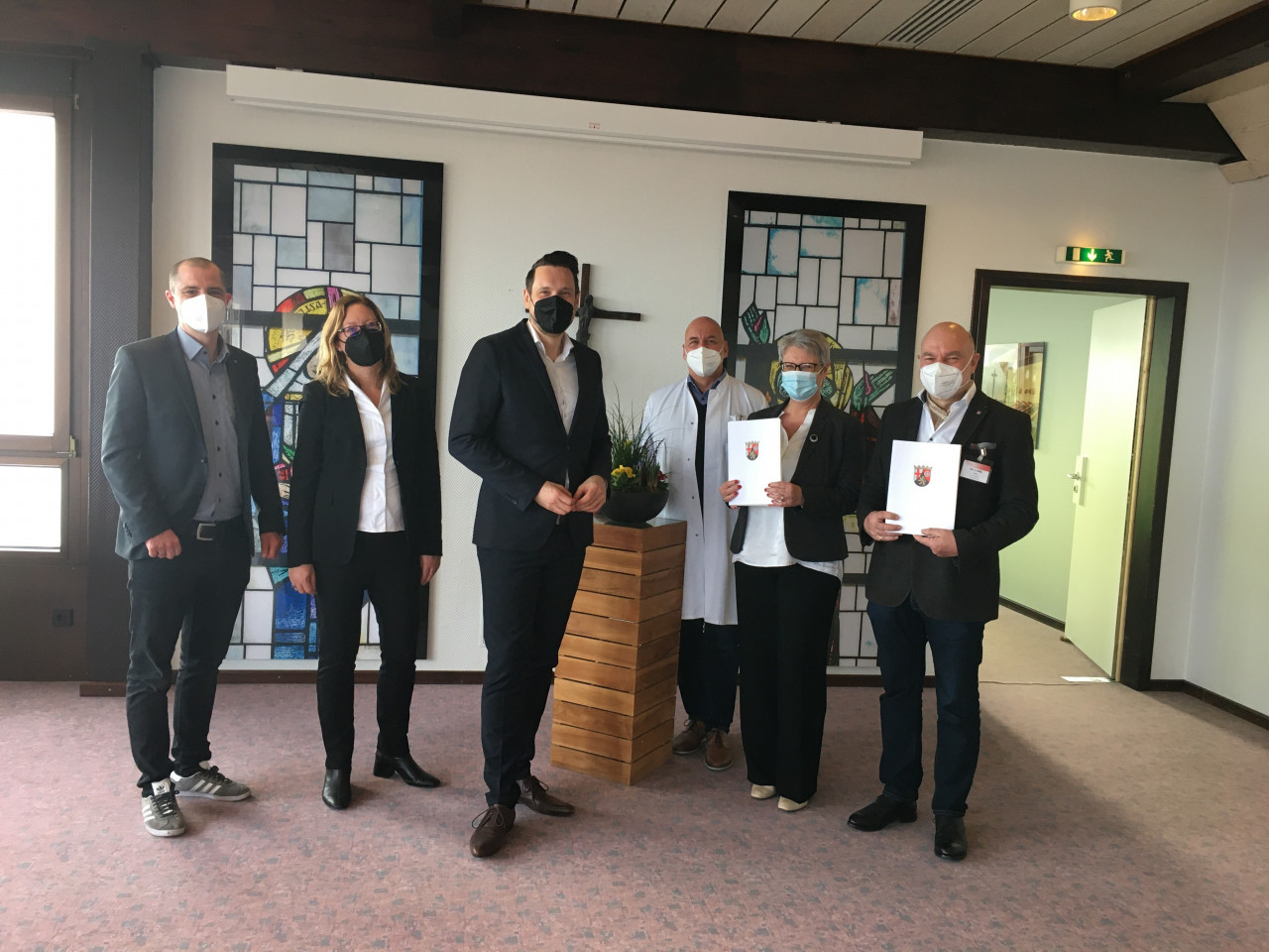 v.l.n.r.: SPD Landtagsabgeordneter Florian Maier, Ministerium für Wissenschaft und Gesundheit Abteilung Gesundheit Carola Hollnack, Ministerialdirektor Daniel Stich, Ärztlicher Direktor Dr. Dirk Piorko, Geschäftsführerin Vinzentius-Krankenhaus Landau Ilona Fleischer-Klisch, stv. Geschäftsführer des Vinzentius-Krankenhaus Dr. Joachim Gilly