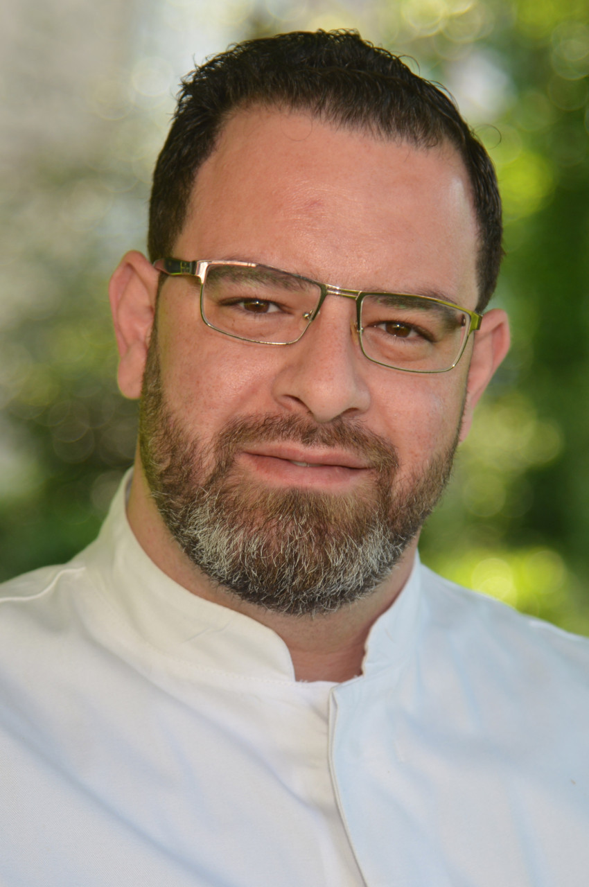 Herr Melad Alzobi
Oberarzt der Klinik für Gefäß-, Viszeral- und Allgemeinchurgie
E-Mail: m.alzobi(at)vinzentius.de